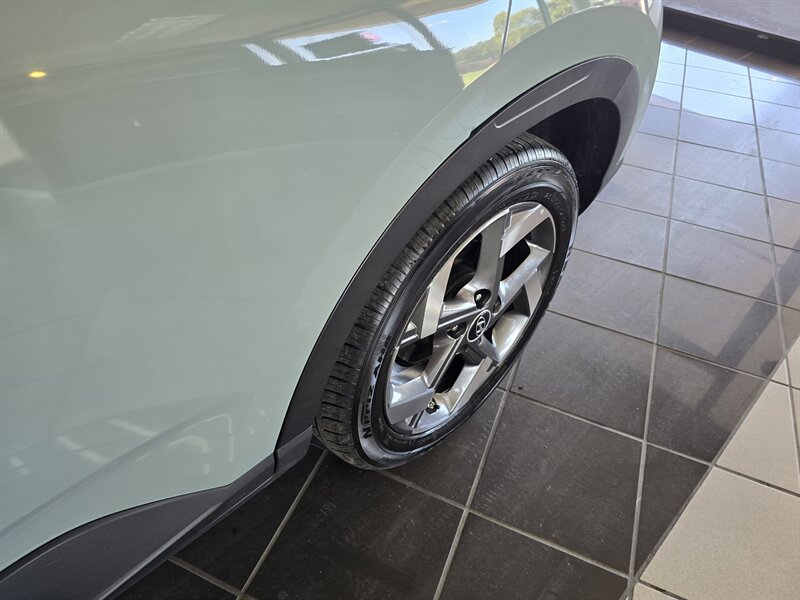 Used 2025 Hyundai Venue SEL FWD image 32