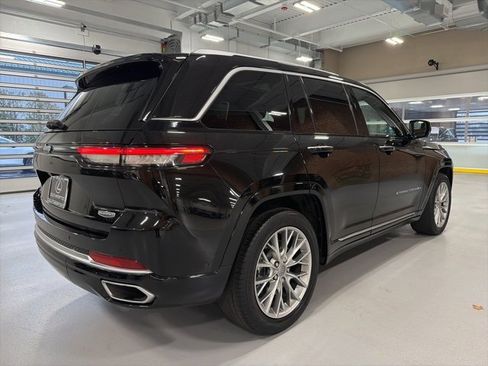 Used 2022 Jeep Grand Cherokee Summit w/ Luxury Tech Group V image 7