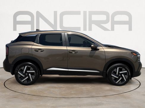 Used 2025 Nissan Kicks SV w/ Charging Package FWD image 12