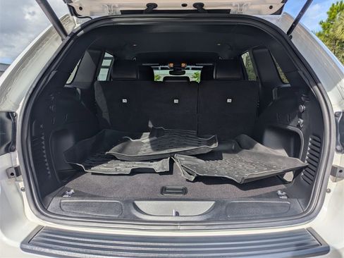 Used 2022 Jeep Grand Cherokee Laredo X image 19