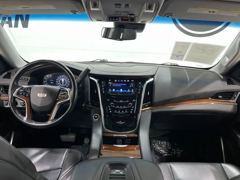 Used 2019 Cadillac Escalade Luxury image 18