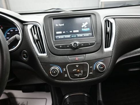 Used 2018 Chevrolet Malibu LT FWD image 10