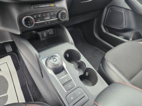 Used 2025 Ford Escape ST-Line image 24