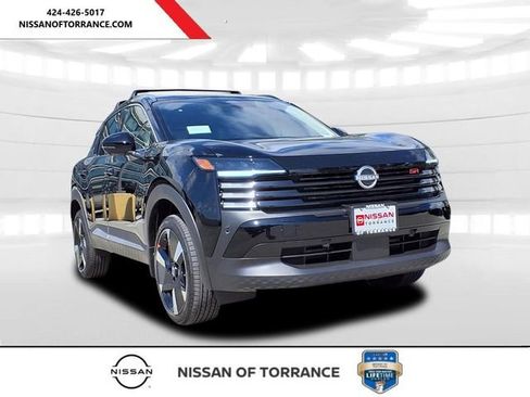 New 2026 Nissan Kicks SR FWD image 1