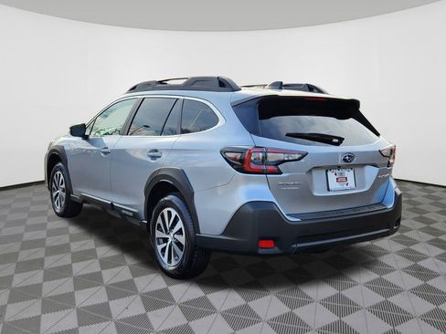 Certified 2025 Subaru Outback Premium image 3