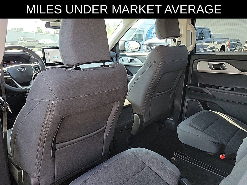 Used 2026 Ford Explorer Active AWD/4WD image 13