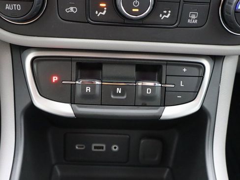 Used 2022 GMC Terrain SLE w/ Driver Convenience Package image 8