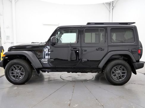 Used 2020 Jeep Wrangler Unlimited Sport w/ Technology Group AWD/4WD image 4