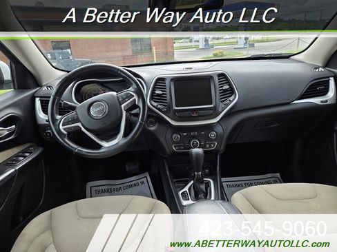 Used 2016 Jeep Cherokee Latitude FWD image 6