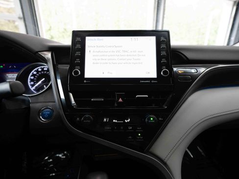 Used 2021 Toyota Camry XLE FWD image 17