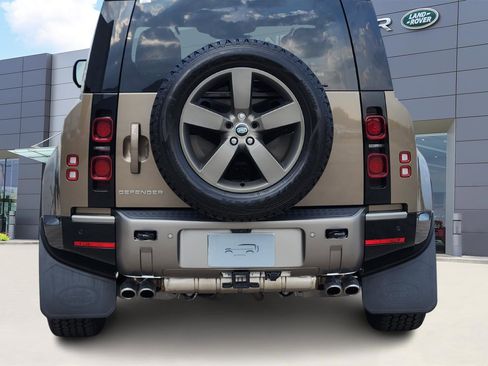 New 2025 Land Rover Defender 110 X-Dynamic SE image 4