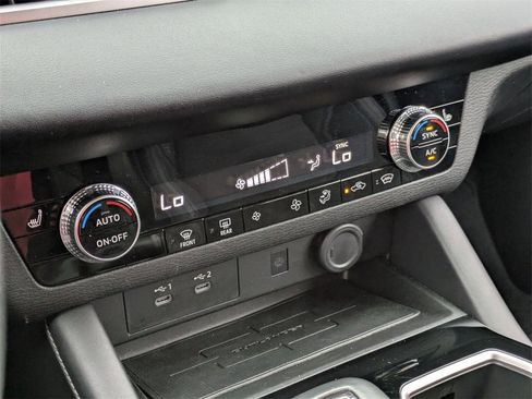 Used 2025 Mitsubishi Outlander SE image 23