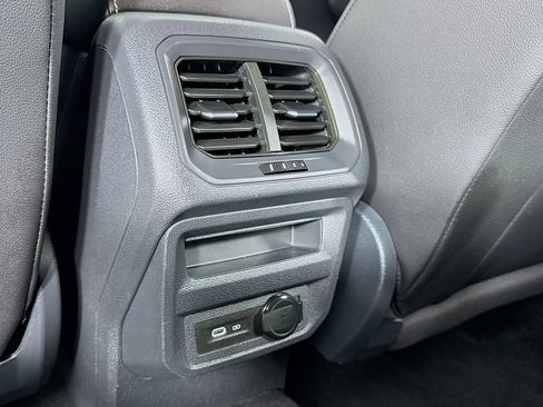 Used 2022 Volkswagen Tiguan SE AWD/4WD image 15