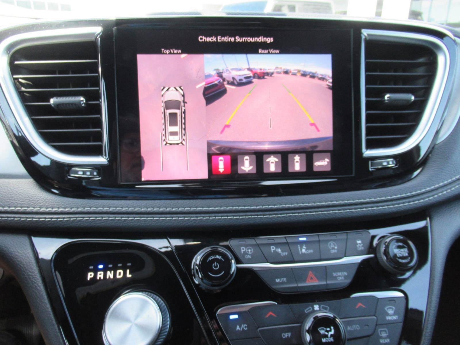 Used 2022 Chrysler Pacifica Limited w/ S Appearance Package FWD image 30