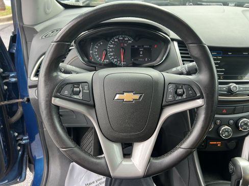 Used 2019 Chevrolet Trax LT w/ LT Convenience Package FWD image 18