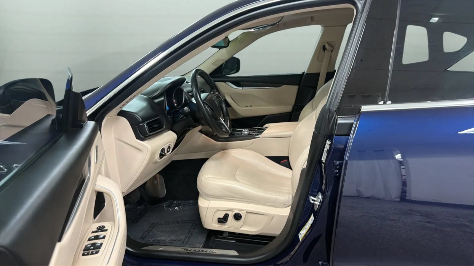 Used 2017 Maserati Levante w/ Luxury Package AWD/4WD image 21
