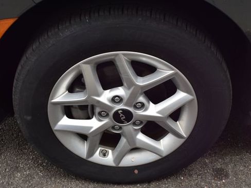 Used 2025 Kia Soul LX w/ LX Technology Package FWD image 40