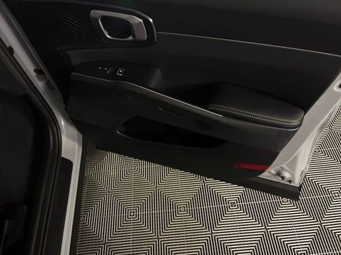 Used 2025 Kia Sorento S w/ Panoramic Sunroof Package image 33