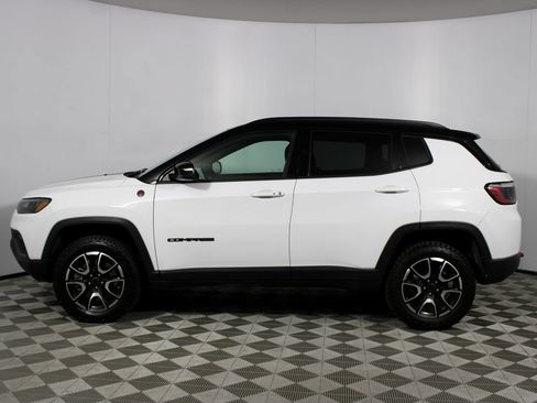 Used 2025 Jeep Compass Trailhawk AWD/4WD image 29