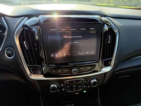 Used 2023 Chevrolet Traverse LT FWD image 13