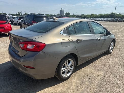 Used 2017 Chevrolet Cruze LT FWD image 3