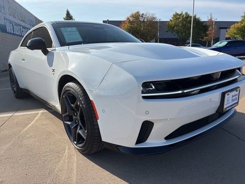 Used 2024 Dodge Charger R/T w/ Plus Group image 2