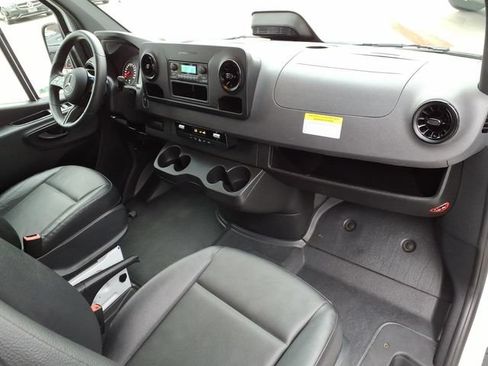 Used 2025 Mercedes-Benz Sprinter 2500 image 16