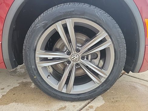 Used 2019 Volkswagen Tiguan SEL R-Line image 9