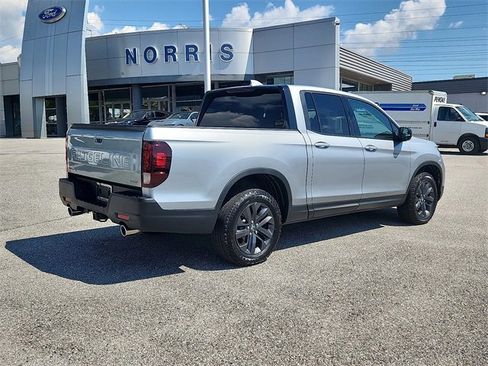 Used 2025 Honda Ridgeline Sport image 4