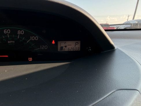 Used 2008 Toyota Yaris 2-Door Hatchback FWD image 37