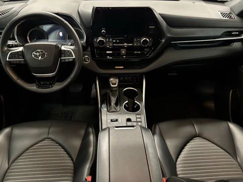 Certified 2023 Toyota Highlander XSE FWD image 11