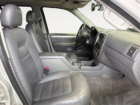 Used 2003 Ford Explorer XLT image 12