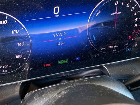 Used 2025 Mercedes-Benz GLC 350e 4MATIC image 8