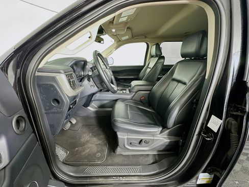 Used 2024 Ford Expedition XLT image 13
