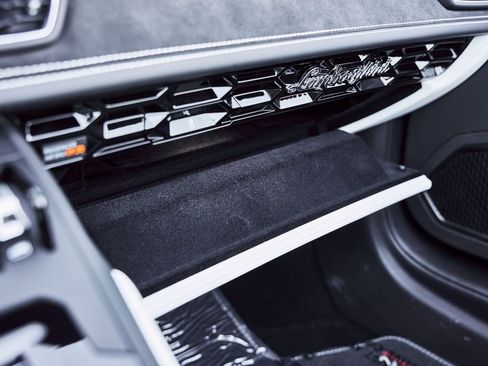 Used 2024 Lamborghini Huracan EVO image 70