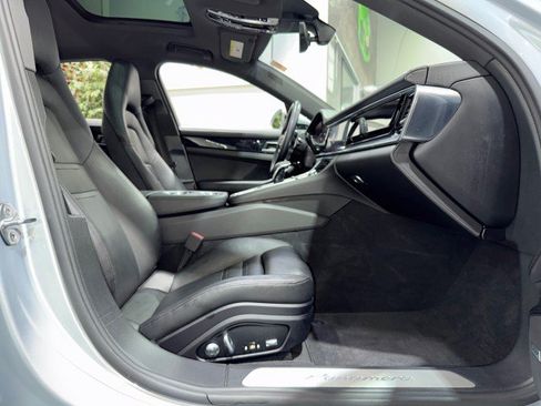 Used 2018 Porsche Panamera RWD image 63