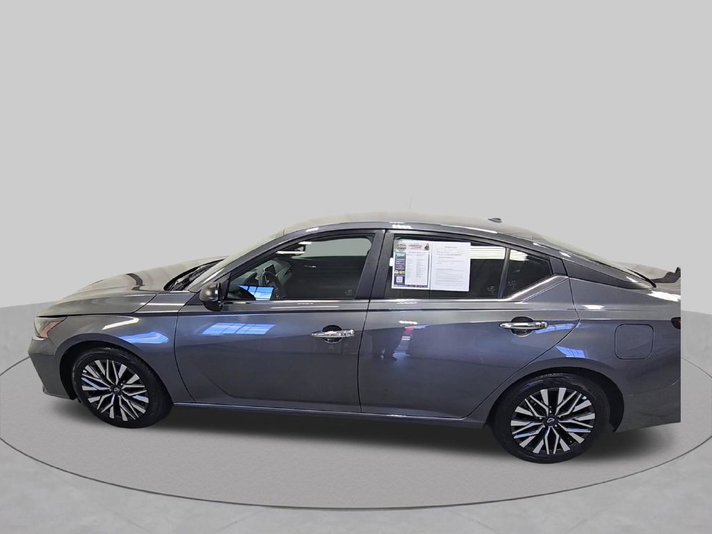 Used 2025 Nissan Altima 2.5 SV FWD image 6