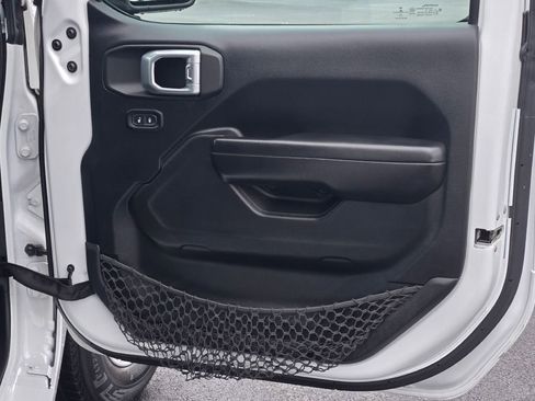 Used 2020 Jeep Wrangler Sport image 5