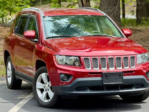 Used 2016 Jeep Compass Latitude AWD/4WD image 2