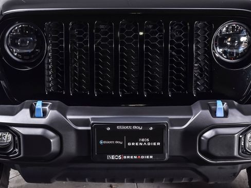 Used 2023 Jeep Wrangler Unlimited w/ Sun & Screen Package AWD/4WD image 9