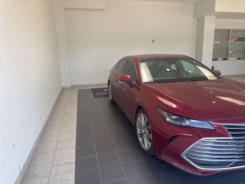 Used 2021 Toyota Avalon Limited w/ Advanced Safety Package FWD image 3