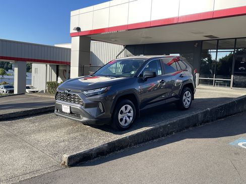 Certified 2024 Toyota RAV4 LE AWD/4WD image 4
