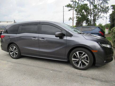 Used 2024 Honda Odyssey Touring image 2
