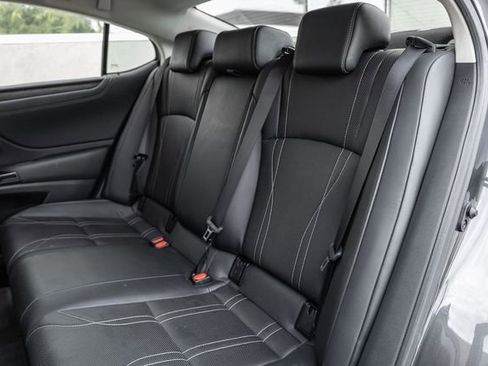 Used 2024 Lexus ES 300h w/ Luxury Package image 12