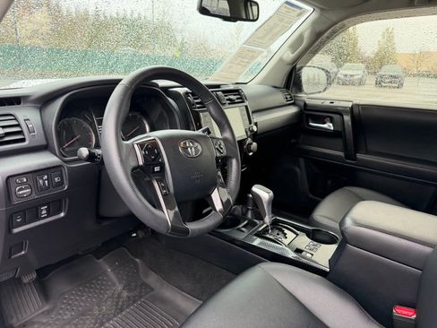Used 2021 Toyota 4Runner TRD Off-Road Premium AWD/4WD image 15