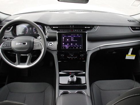 New 2026 Jeep Grand Cherokee L Laredo image 2