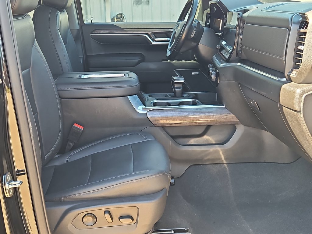 Used 2022 Chevrolet Silverado 1500 LTZ w/ LTZ Convenience Package II AWD/4WD image 29