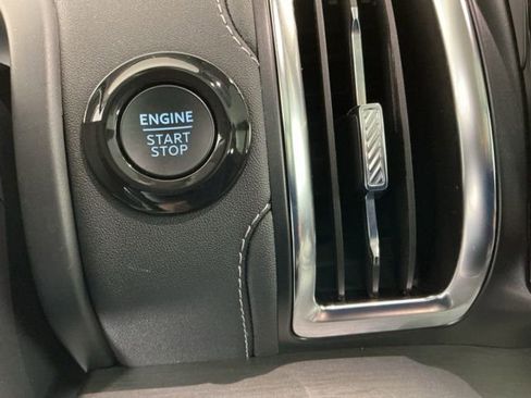 Used 2025 Ford Expedition Platinum image 26