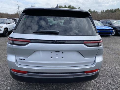 New 2026 Jeep Grand Cherokee Altitude image 4