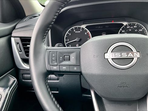 Used 2025 Nissan Rogue SV FWD image 24